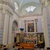 ...nella destra si apre l�accesso alla coeva cappella del SS. Sacramento...